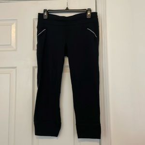 Athleta Sz. M tall cropped legging color black some wear pilling on leggings
